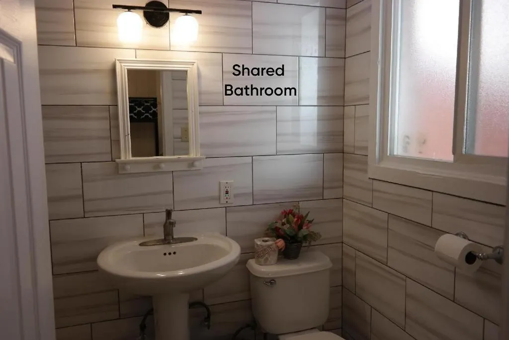 The Beach Waikiki Boutique Hostel ホノルル