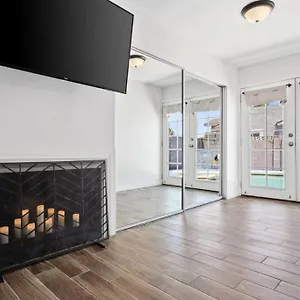 https://fab-phx-getaway-w-pool-fire-pit.hotelsofphoenix.com