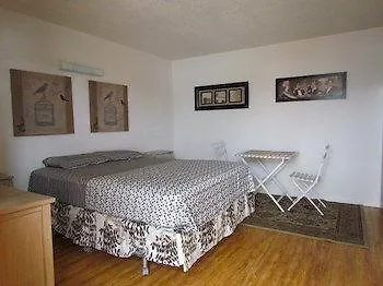 The Beach Waikiki Boutique Hostel Honolulu